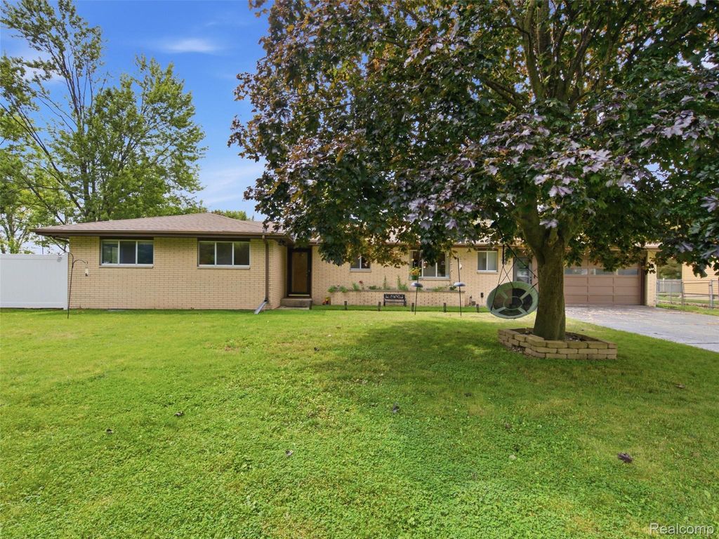 2714 Fairfield Drive, Bay City