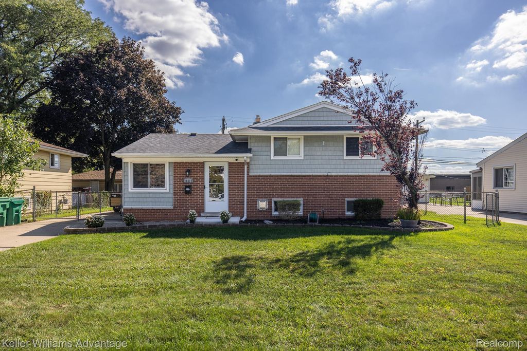 28417 Cambridge Street, Garden City