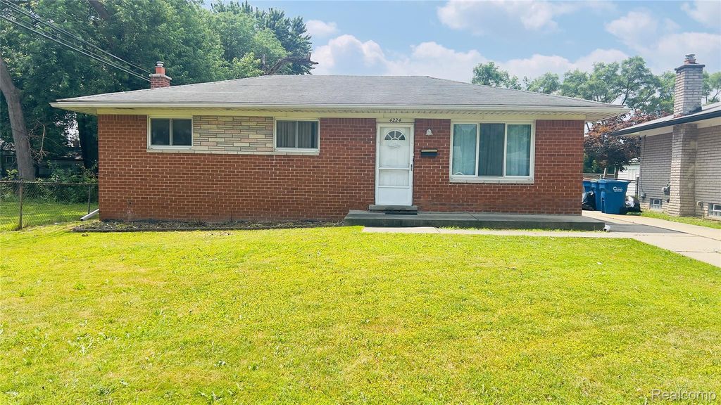4224 Garrick Avenue, Warren