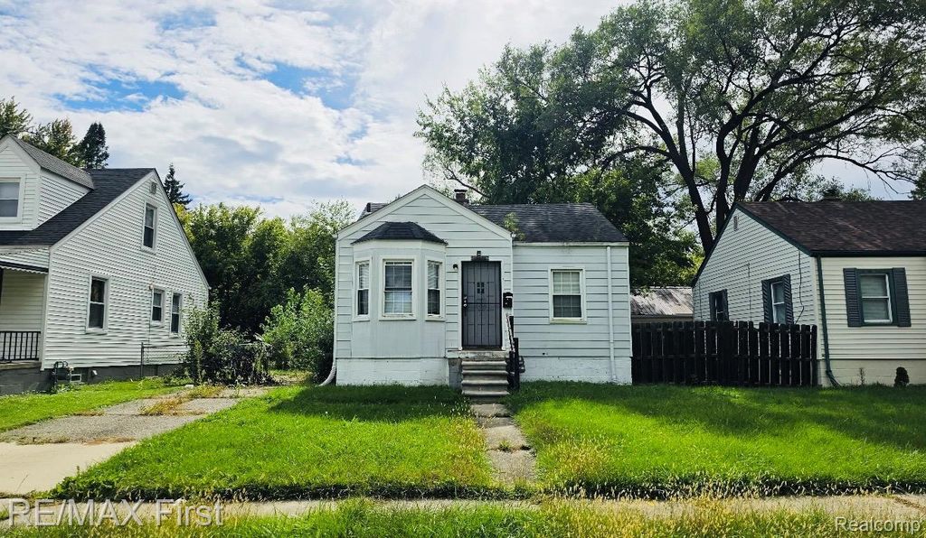 18914 Elkhart Street, Harper Woods