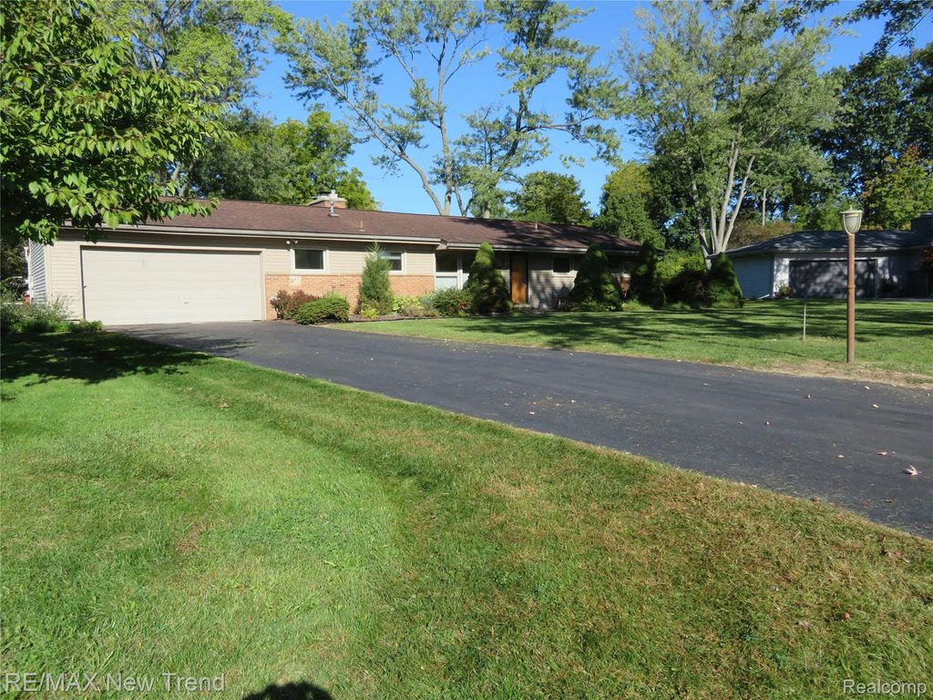 5420 Cambourne Place, West Bloomfield