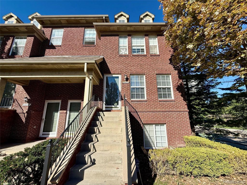 23407 Grayson Drive, Southfield