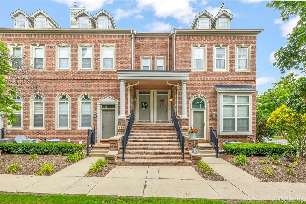 655 River Park Village Boulevard, Northville