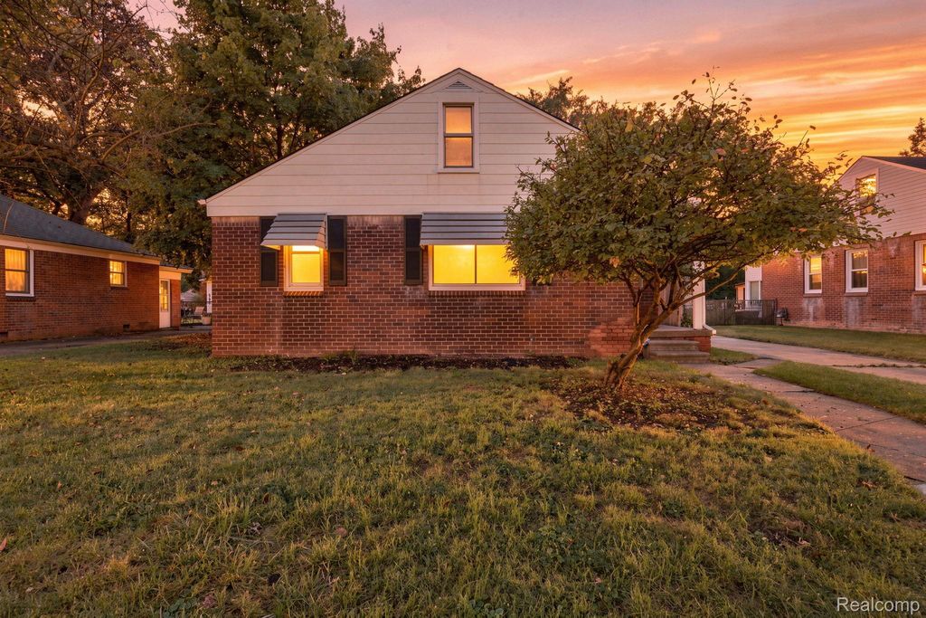 16543 Five Points Street, Redford