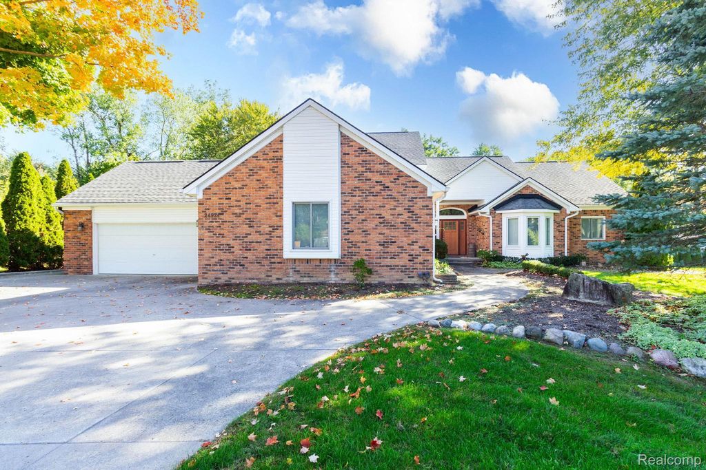 24924 Glenda Street, Novi city