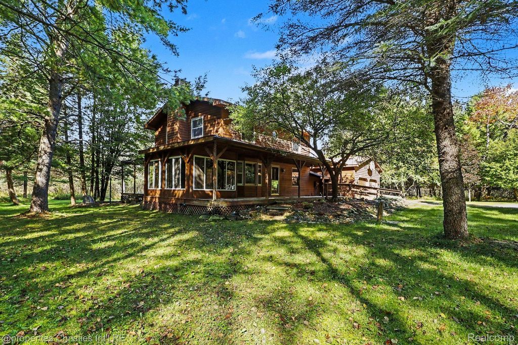 933 Wendy Lane, Grayling