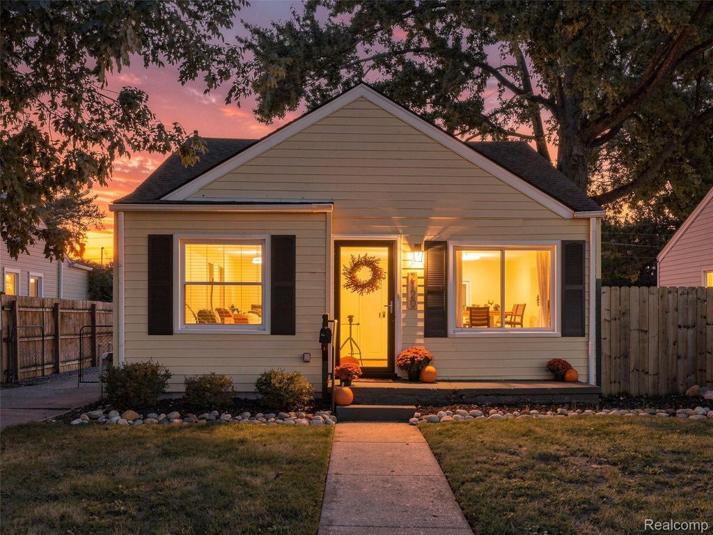 2120 Barrett Avenue, Royal Oak