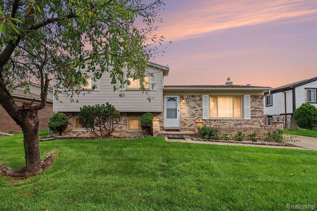 39158 Roland Drive, Sterling Heights