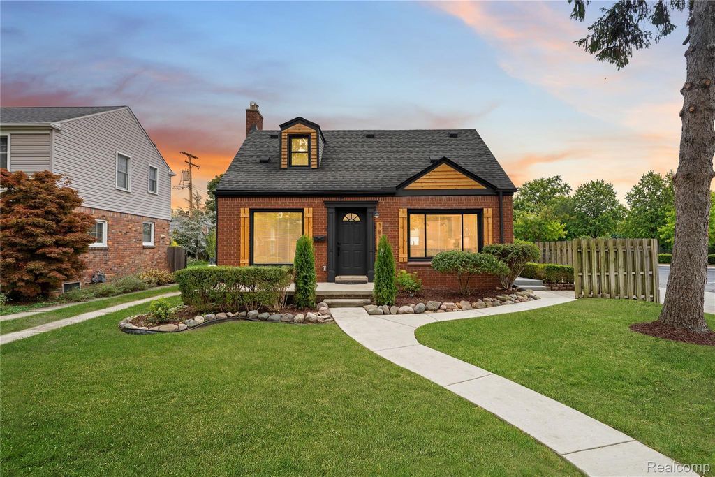 1814 Hunt Club Drive, Grosse Pointe Woods