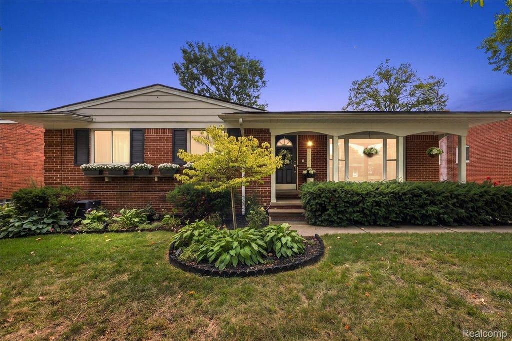 4125 Yorba Linda Boulevard, Royal Oak