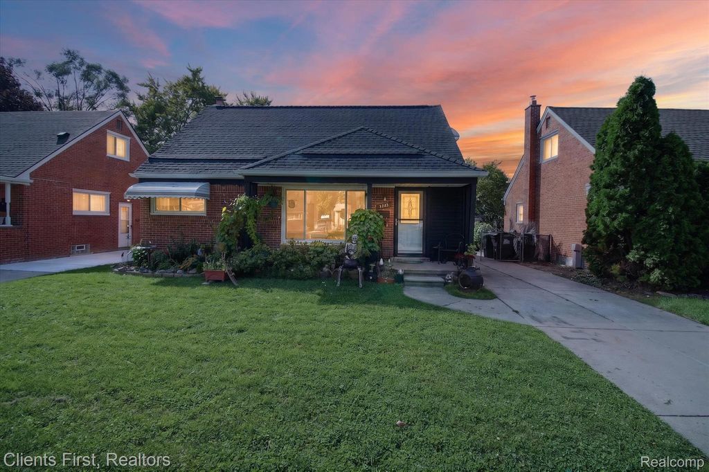 9012 Roosevelt Street, Taylor