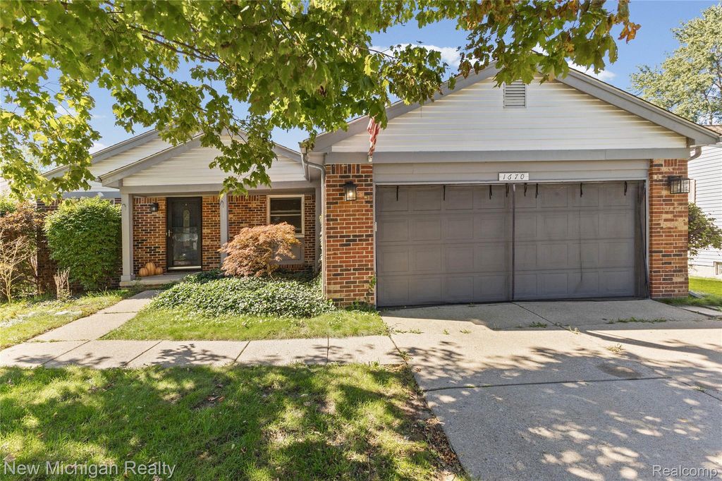 1670 Heritage Drive, Canton