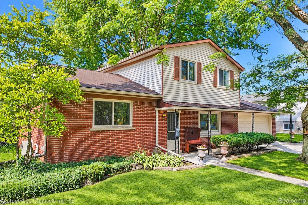 24187 S Duncan Circle, Farmington Hills