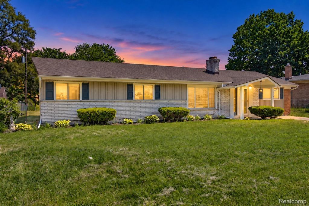 51056 Fairlane Drive, Utica