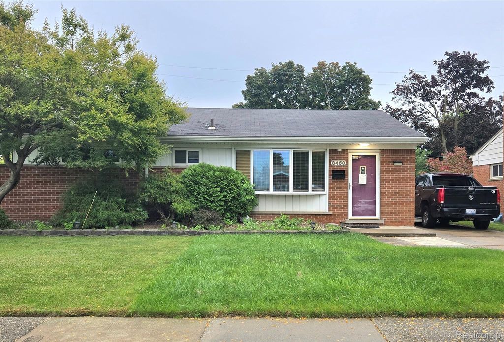 8450 Norborne Avenue, Dearborn Heights