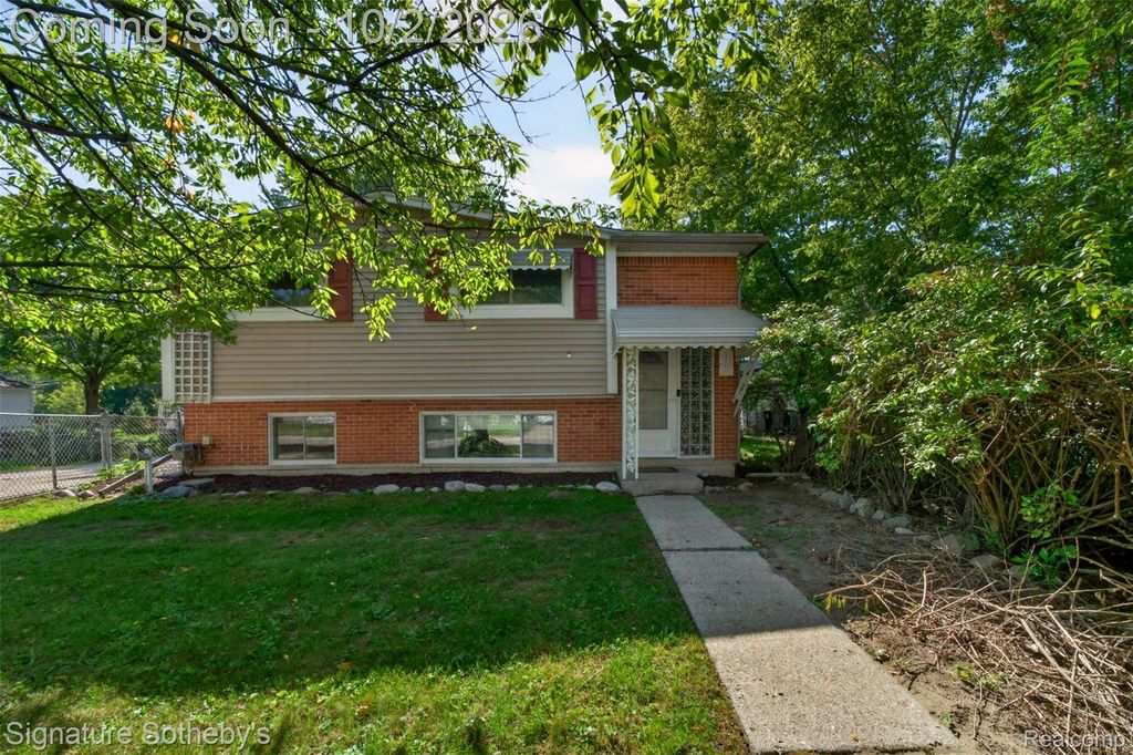 29215 Bretton Street, Livonia