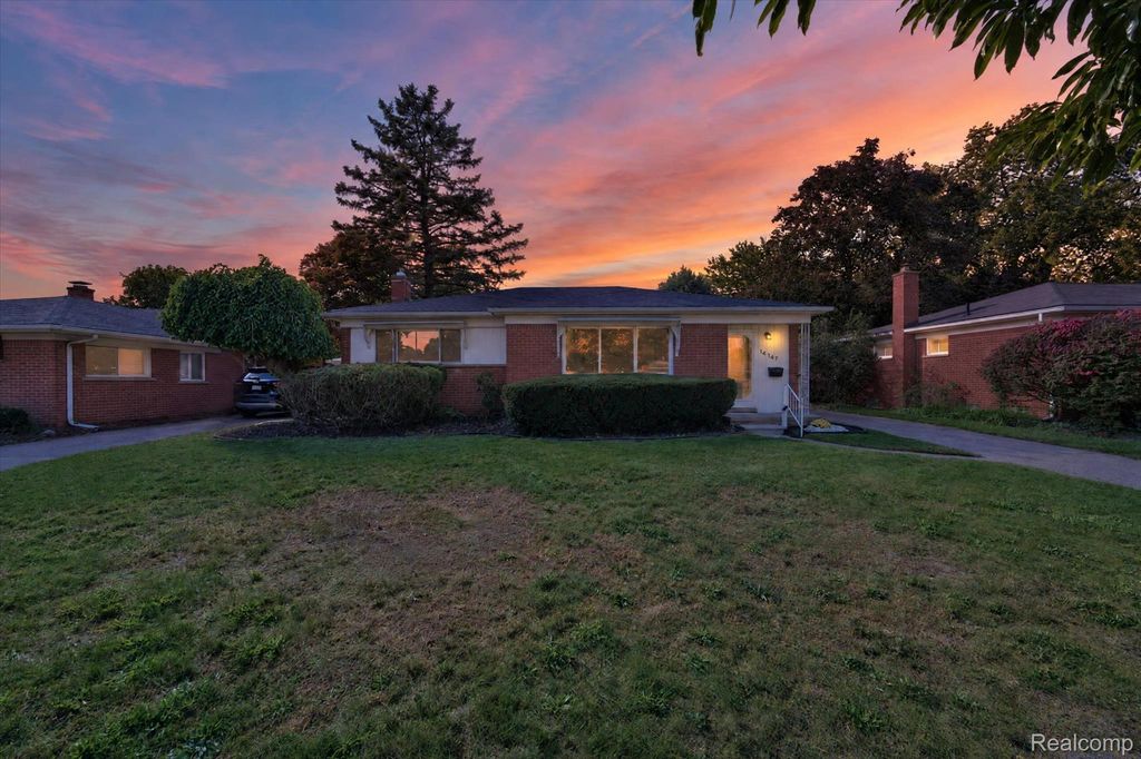 14147 Arcola Street, Livonia