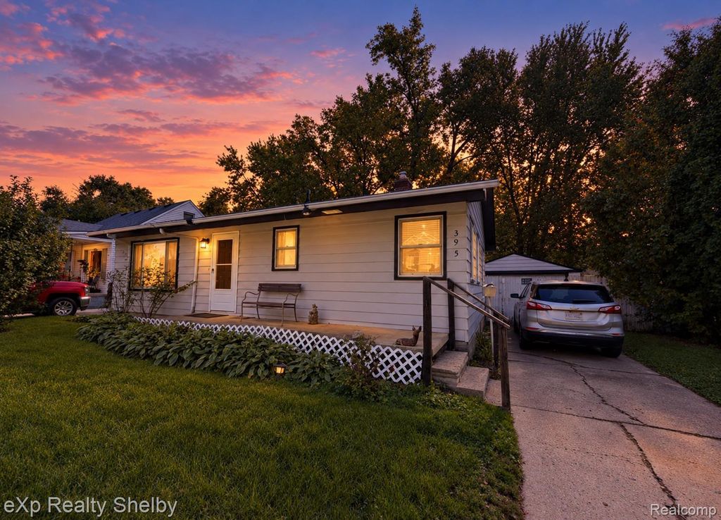 395 W Elza Avenue, Hazel Park
