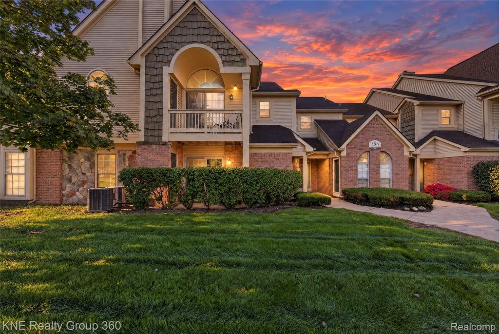 229 Brookwood Drive, South Lyon