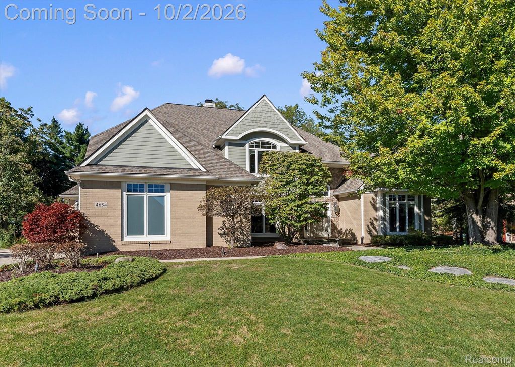 4654 Woodland Hills Drive, Rochester