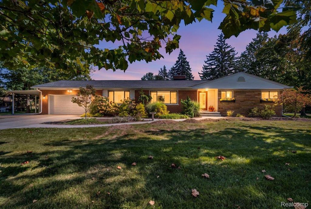 26215 Allen Road, Woodhaven