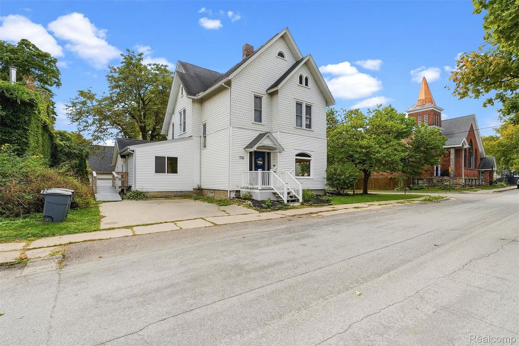 735 Liberty Street, Lapeer