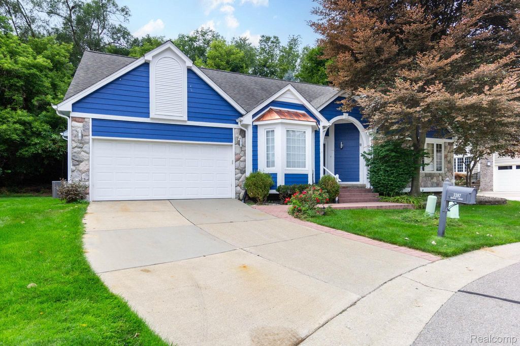3387 Henley Court, Rochester Hills