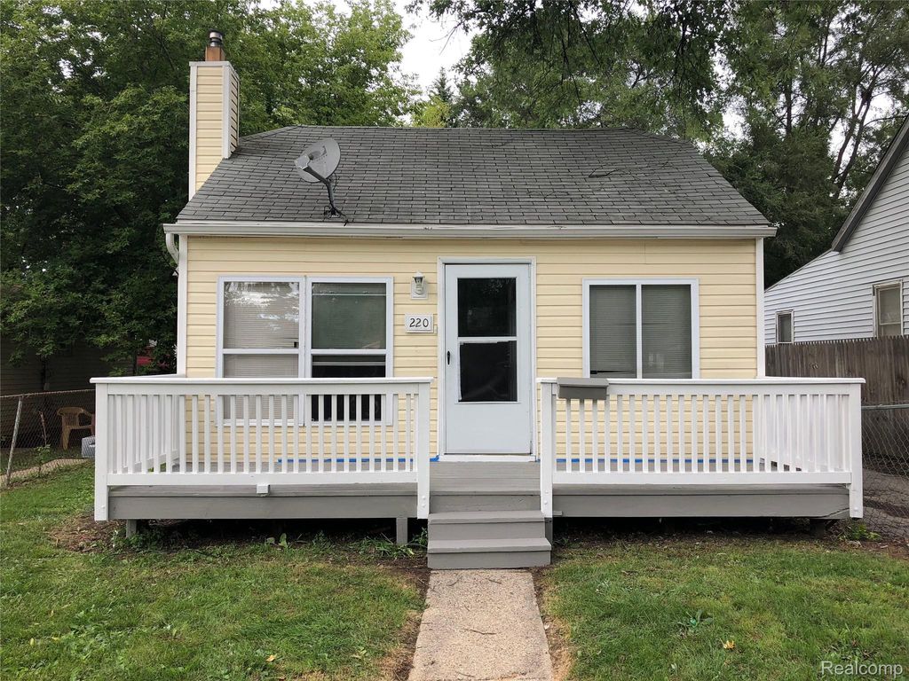 220 W Columbia Avenue, Pontiac