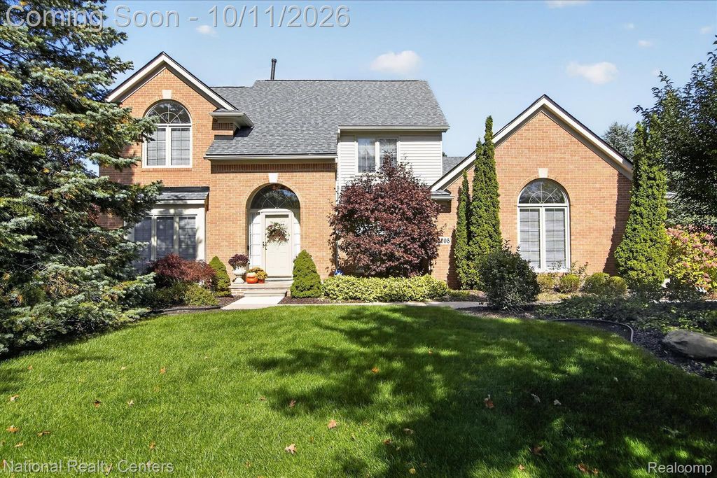 47708 Royal Pointe Drive, Canton charter township