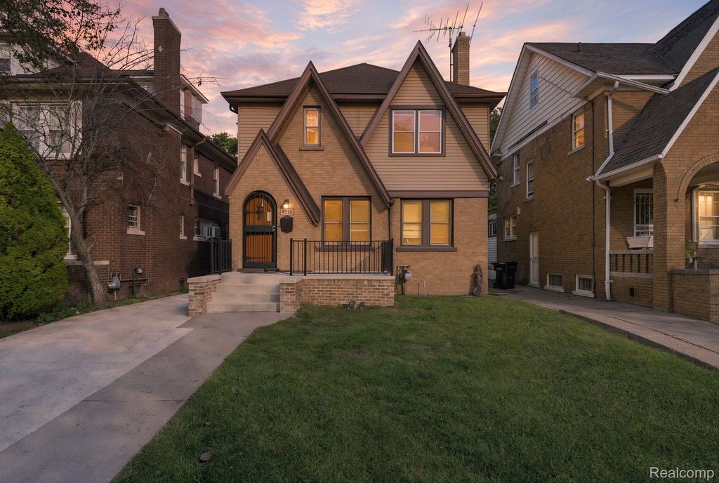 3230 Leslie Street, Detroit
