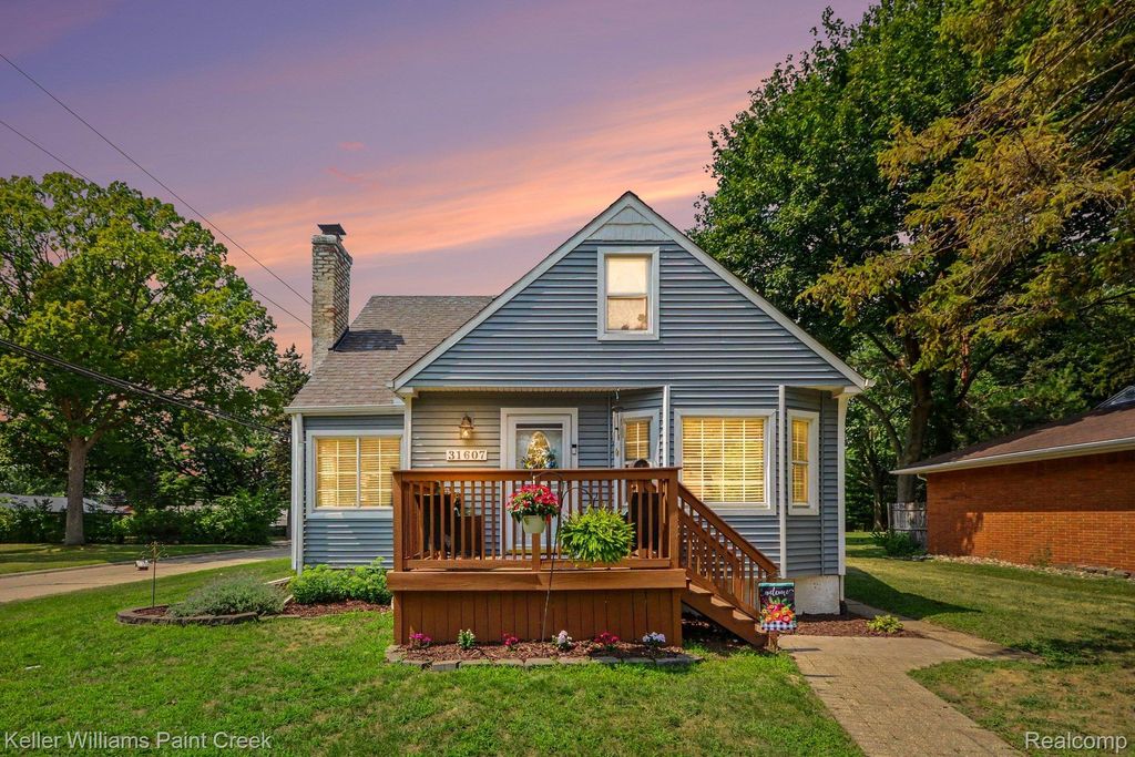 31607 Lexington Heights, Warren