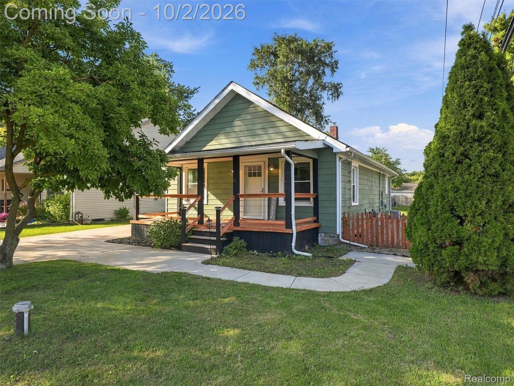 120 Oriole Street, Commerce Twp
