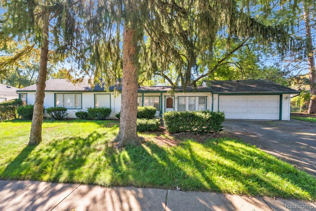 23423 Annapolis Street, Dearborn Heights
