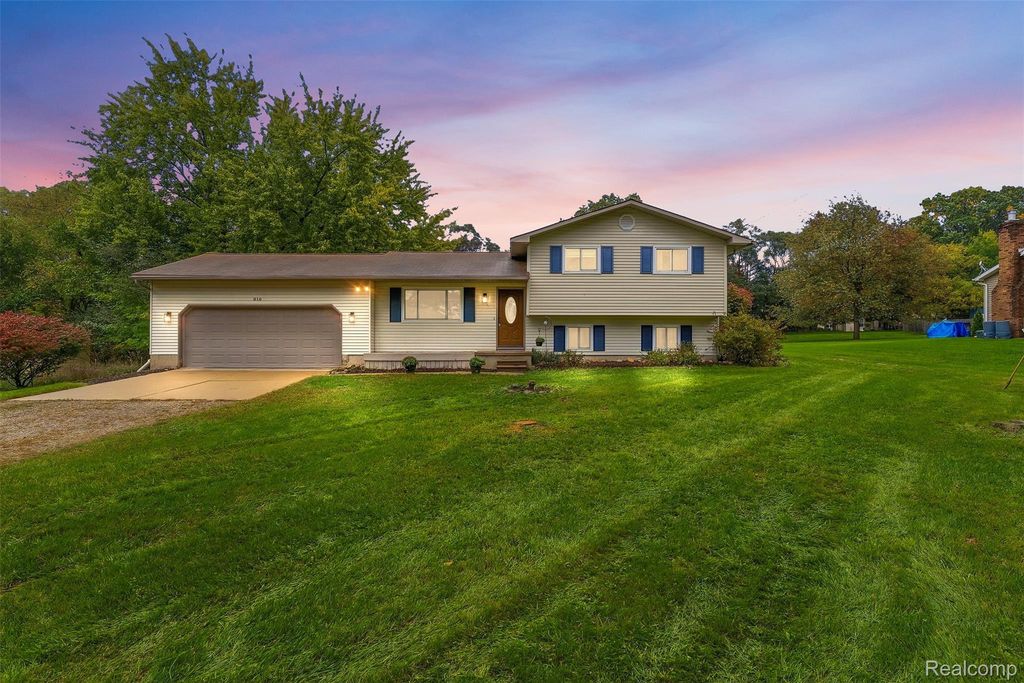 819 Alpine Trail, Fenton city