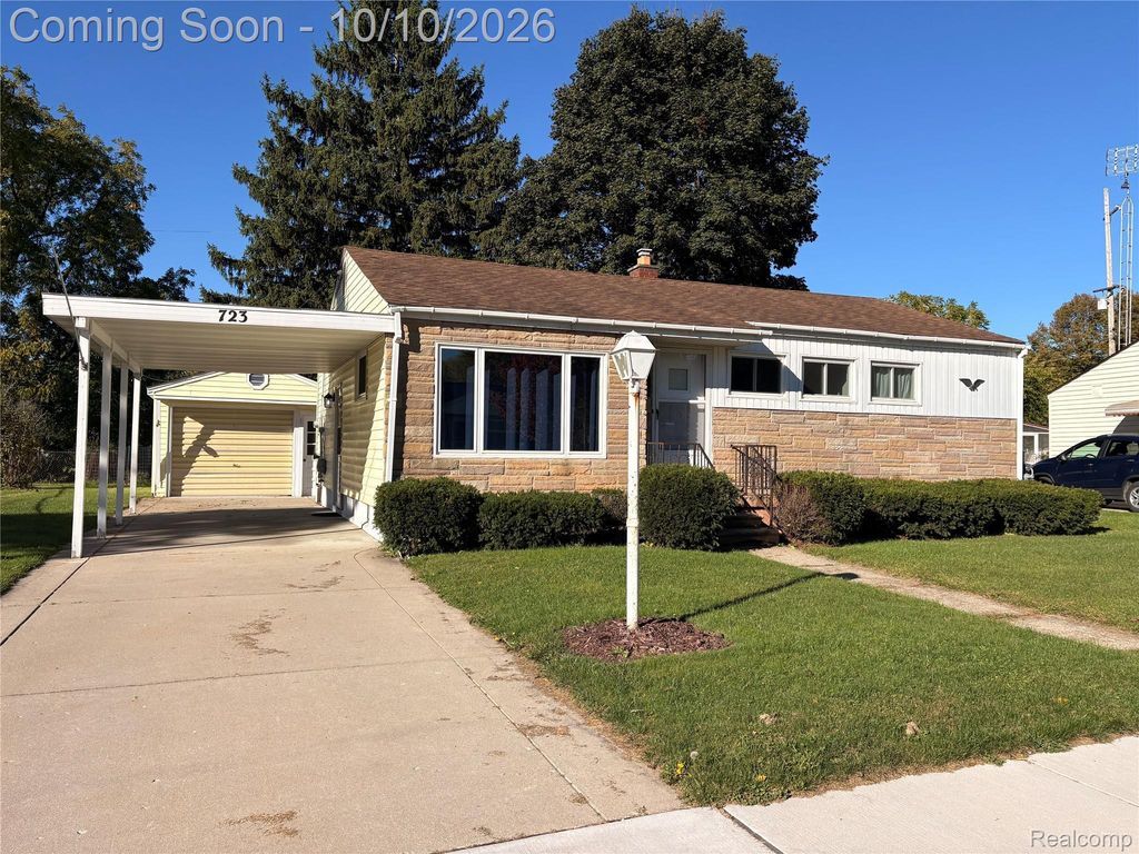 723 Woodbine Drive, Fenton city