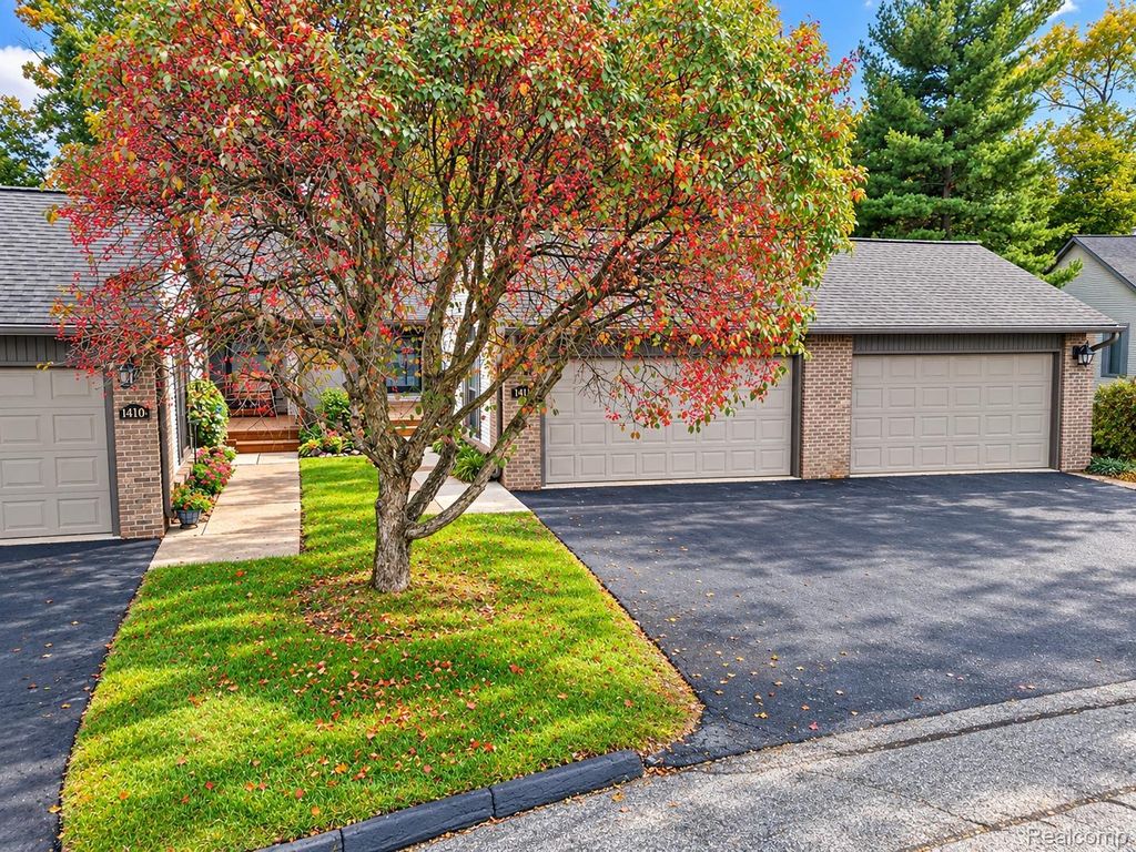 14114 Meadow Hill Lane, Plymouth