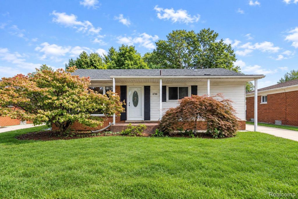 6700 Cronin Drive, Dearborn Heights