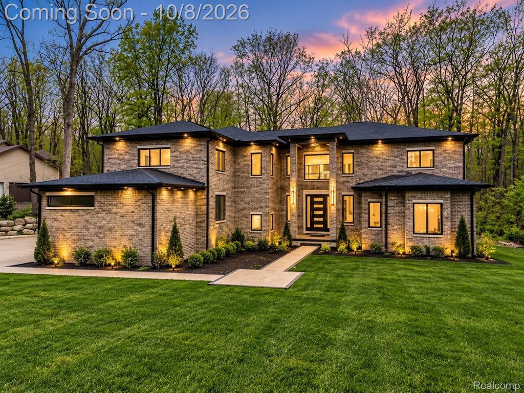 6675 College Park, Clarkston