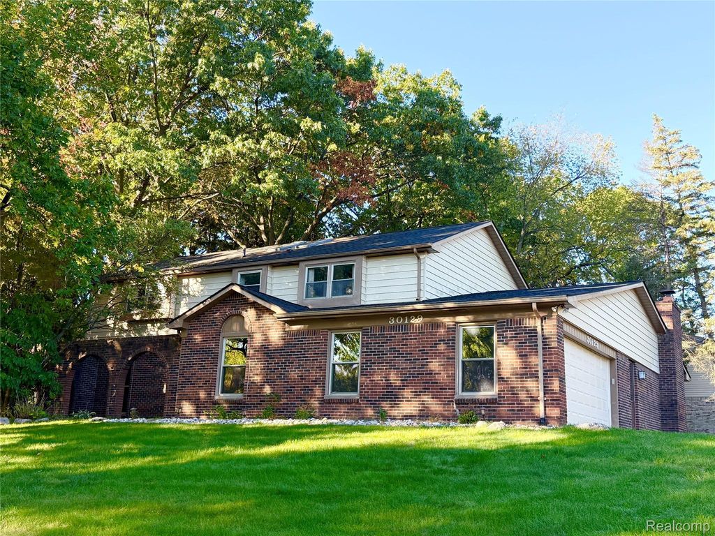 30129 Deer Run, Farmington Hills