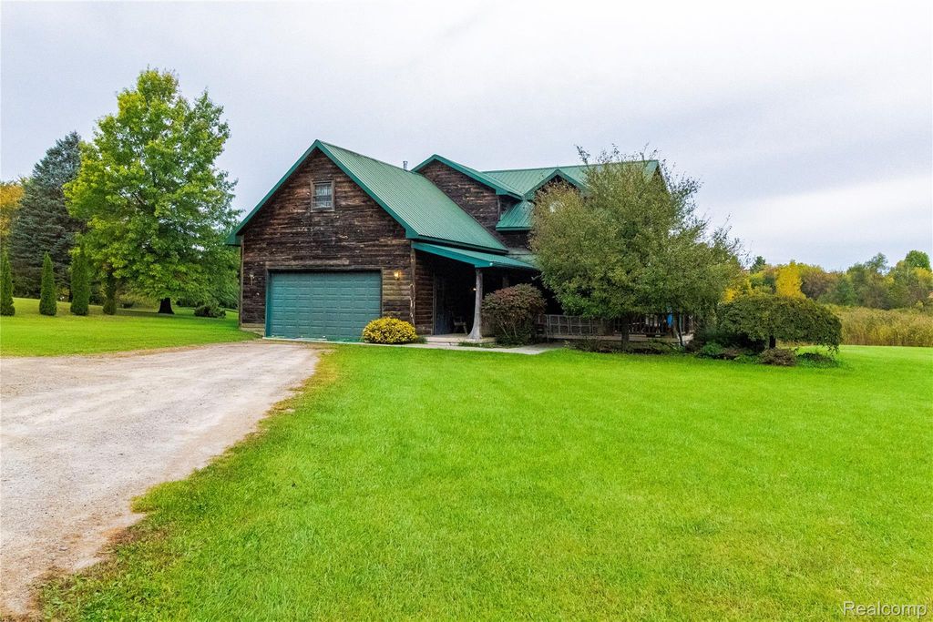 5040 Hemingway Lake Road, Otter Lake