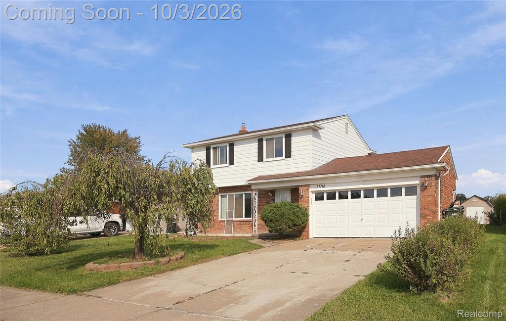 37718 Douglas Court, Sterling Heights
