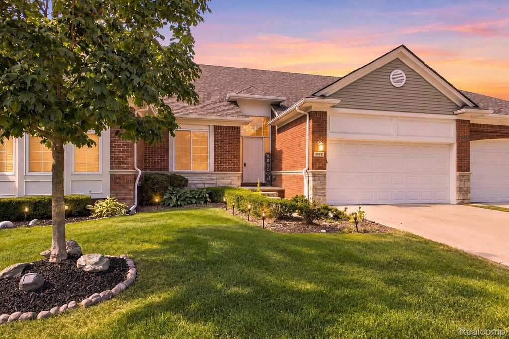 49207 Pond Place Drive 122, Shelby Twp