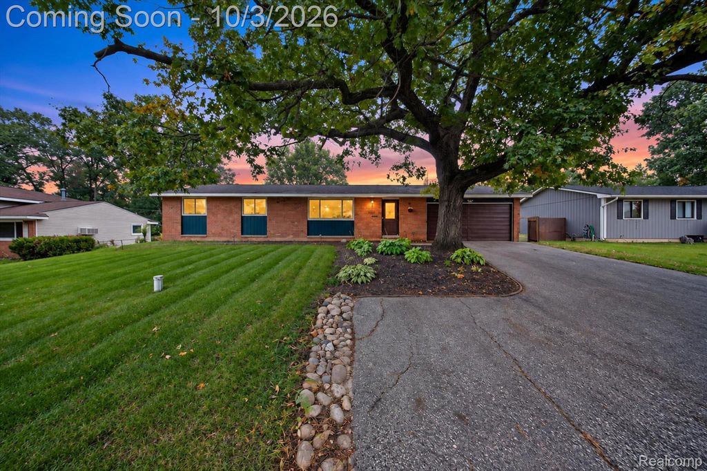 3376 S Commerce Road, Commerce Twp