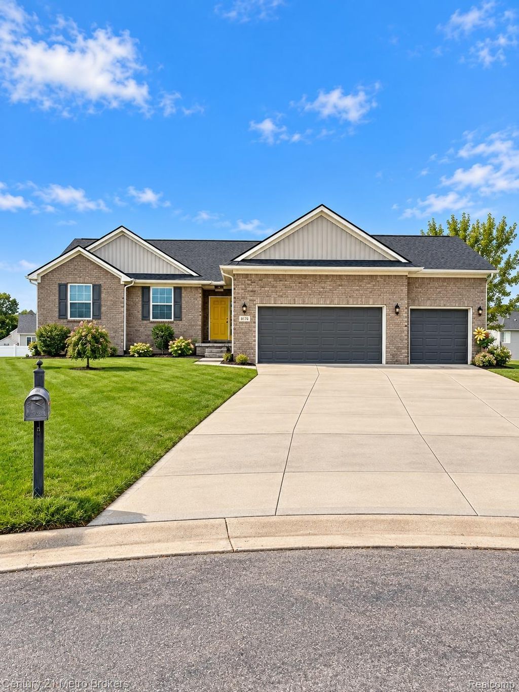 8178 Hidden Cove Court, Grand Blanc