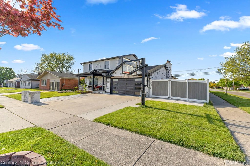 27006 Kingswood Drive, Dearborn Heights