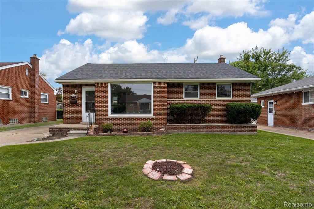 8577 Dixie Lane, Dearborn Heights