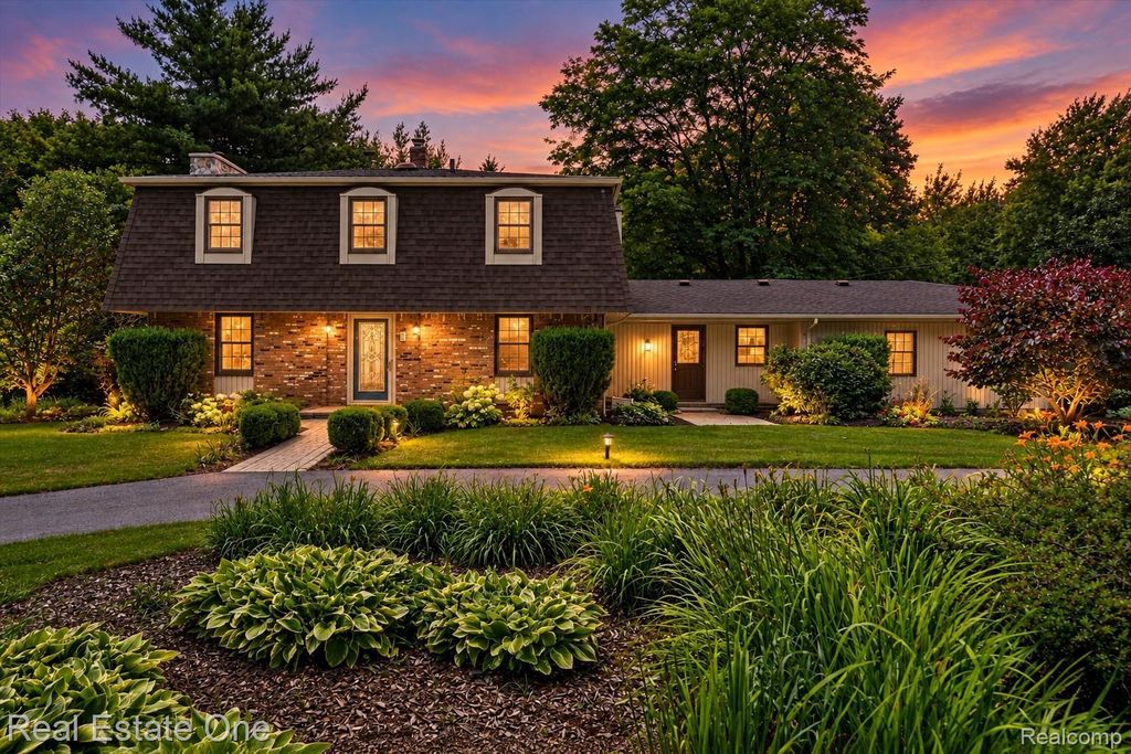 6039 Fish Lake Road, Holly