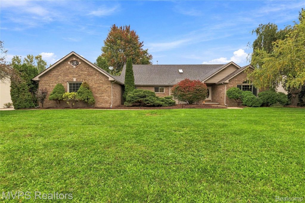 3793 Lakeridge Court, Lake Orion