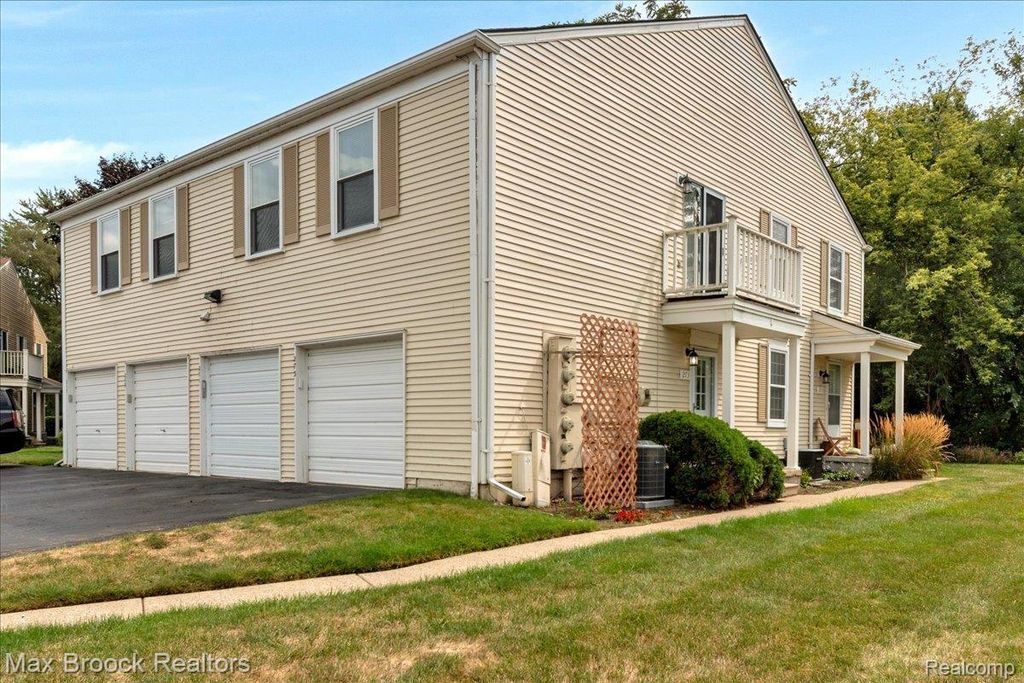 273 Inlet Court, Walled Lake