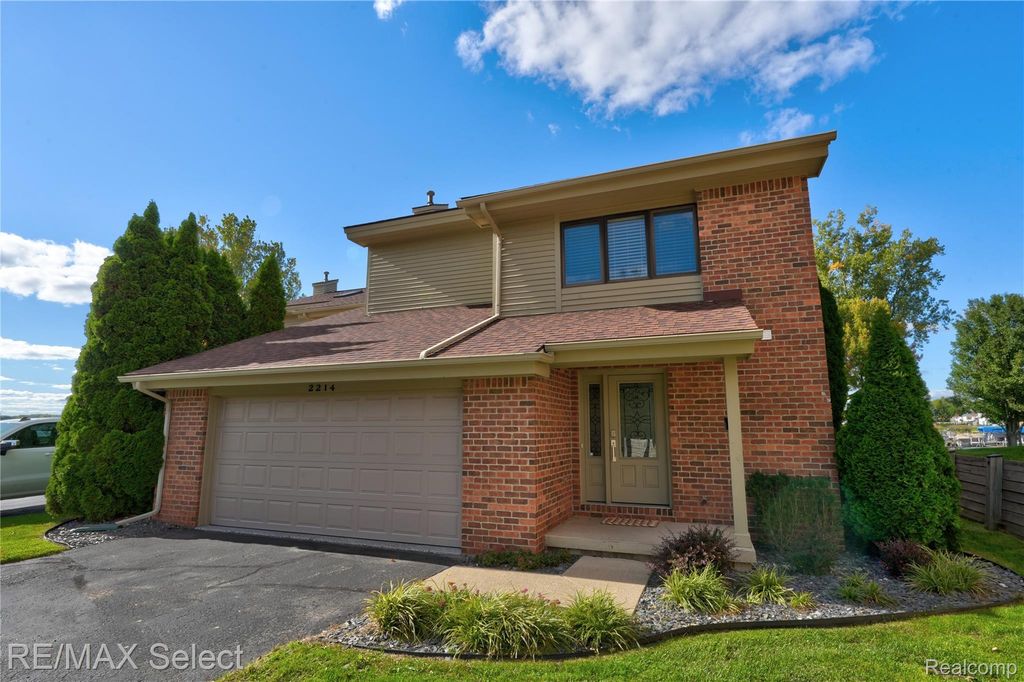 2214 Bowles Street, Fenton